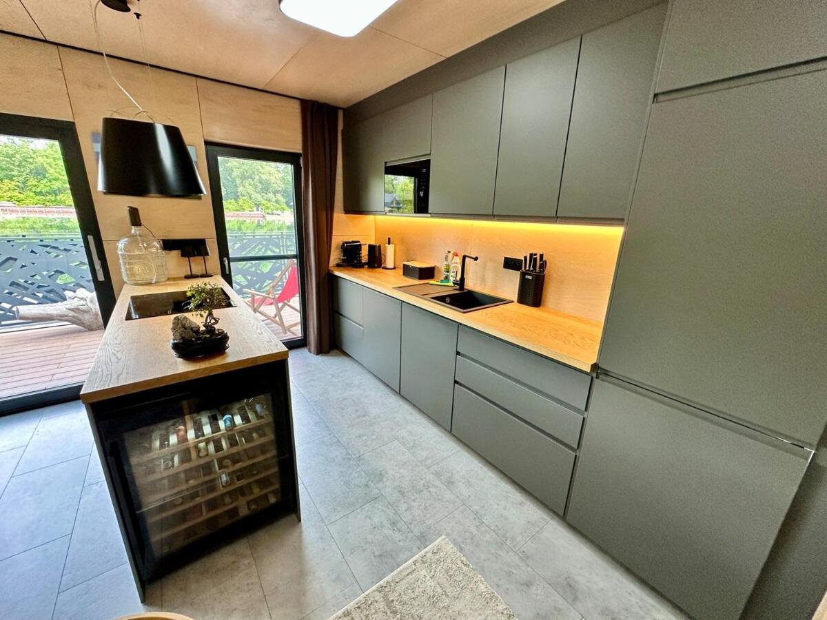 Houseboat With Touch Of Luxury *