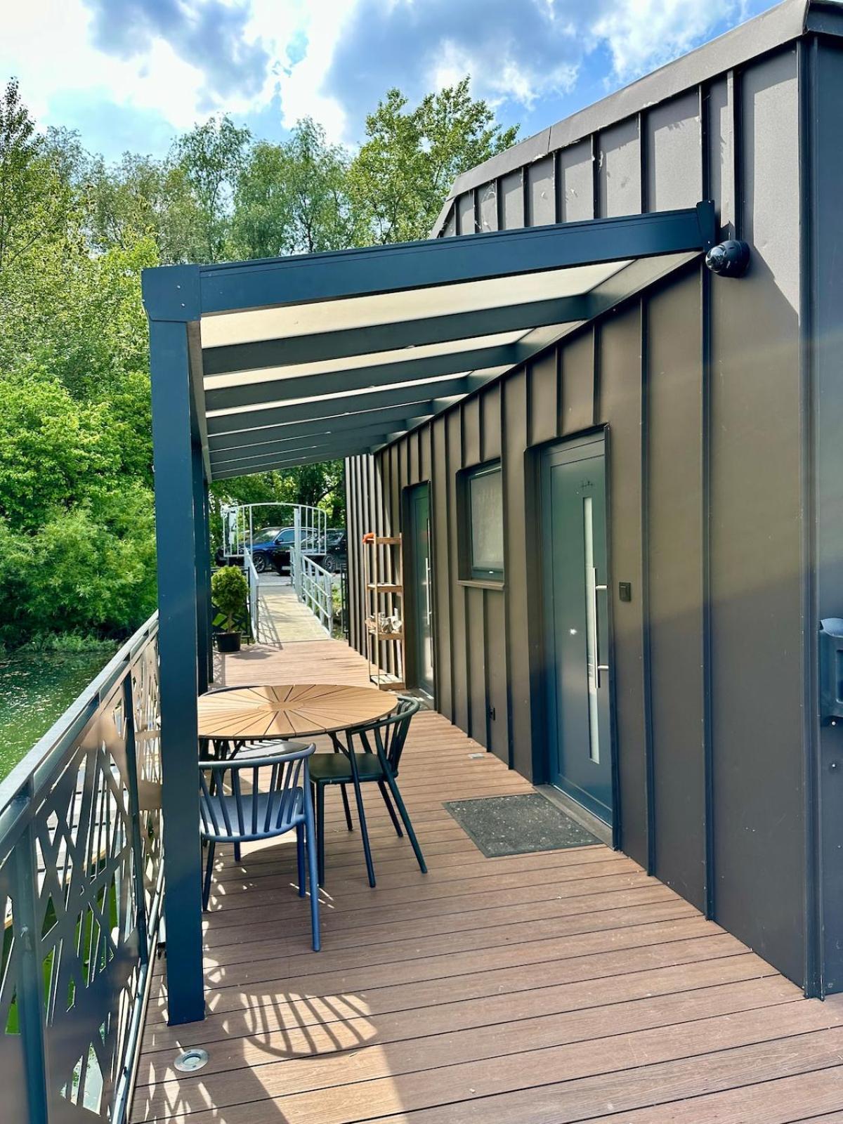 Houseboat With Touch Of Luxury *